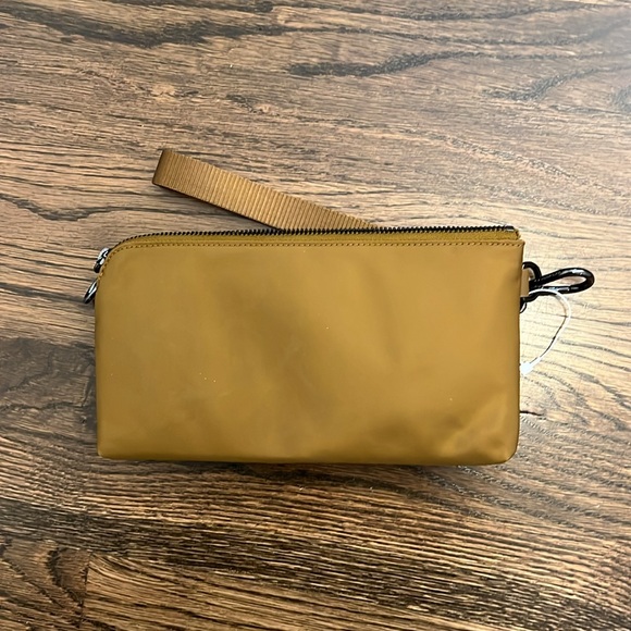 Lululemon curved wristlet wallet - Picture 3 of 3